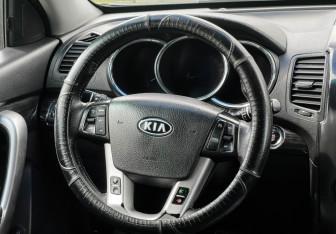 Подержанный автомобиль Kia Sorento 2012 года (14 фото)