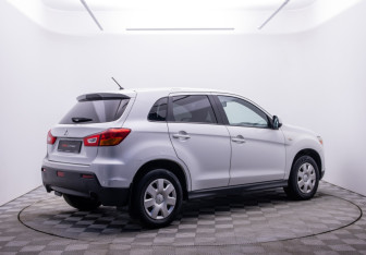 Подержанный автомобиль Opel Astra Hatchback 2013 года (5 фото)