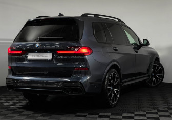 Подержанный автомобиль BMW X7 2020 года (24 фото)