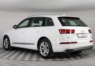 Подержанный автомобиль Audi Q7 2017 года (7 фото)