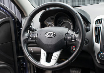 Подержанный автомобиль Kia Ceed Hatchback 2010 года (15 фото)