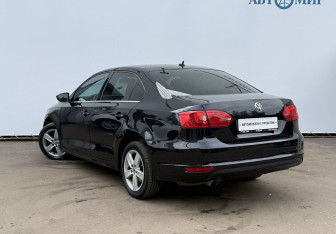 Подержанный автомобиль Volkswagen Jetta Sedan 2012 года (7 фото)