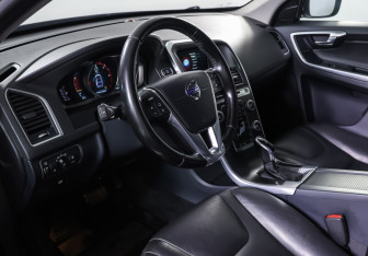 Подержанный автомобиль Volvo XC60 2015 года (16 фото)