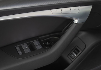 Подержанный автомобиль Audi A6 Sedan 2021 года (18 фото)