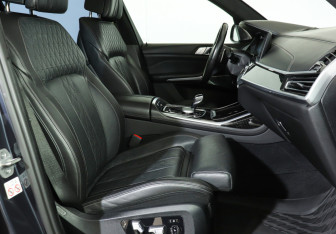Подержанный автомобиль BMW X7 2020 года (18 фото)