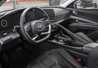 Подержанный автомобиль Hyundai Elantra Sedan 2024 года (16 фото)