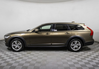 Подержанный автомобиль Volvo V90 Cross Country 2017 года (8 фото)