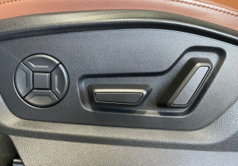 Подержанный автомобиль Audi Q8 2022 года (19 фото)