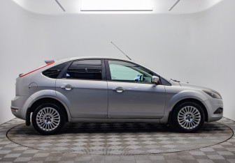 Подержанный автомобиль Ford Focus Hatchback 2009 года (6 фото)