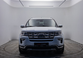 Подержанный автомобиль Ford Explorer 2018 года (2 фото)