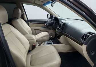 Подержанный автомобиль Hyundai Santa Fe 2012 года (9 фото)