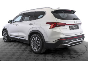 Подержанный автомобиль Hyundai Santa Fe 2022 года (7 фото)