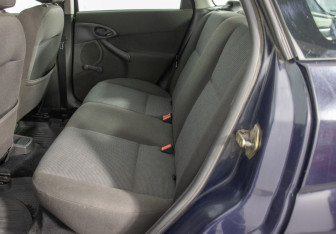 Подержанный автомобиль Ford Focus Sedan 2003 года (11 фото)