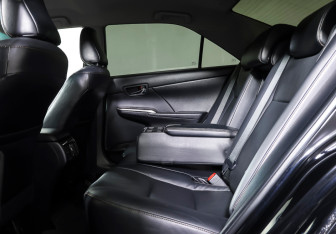 Подержанный автомобиль Toyota Camry Sedan 2018 года (13 фото)