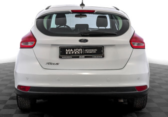 Подержанный автомобиль Ford Focus Hatchback 2018 года (6 фото)