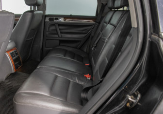 Подержанный автомобиль Volkswagen Touareg 2004 года (11 фото)