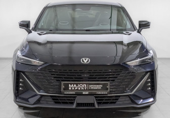 Подержанный автомобиль Changan UNI-V 2023 года (2 фото)