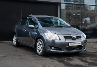 Подержанный автомобиль Toyota Auris Hatchback 2008 года (3 фото)
