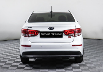 Подержанный автомобиль Kia Rio Sedan 2017 года (4 фото)