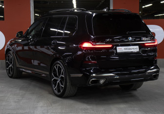 Подержанный автомобиль BMW X7 2019 года (7 фото)