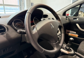 Подержанный автомобиль Peugeot 408 2013 года (13 фото)