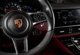 Подержанный автомобиль Porsche Cayenne 2019 года (17 фото)