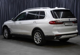Подержанный автомобиль BMW X7 2019 года (14 фото)