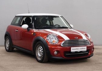 Подержанный автомобиль MINI Hatch 2013 года (3 фото)