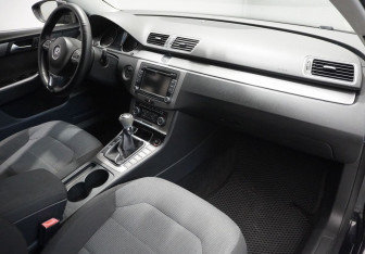 Подержанный автомобиль Volkswagen Passat Sedan 2011 года (9 фото)