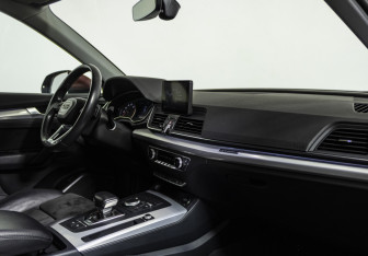 Подержанный автомобиль Audi Q5 2018 года (14 фото)