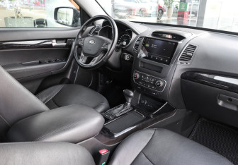 Подержанный автомобиль Kia Sorento 2014 года (10 фото)