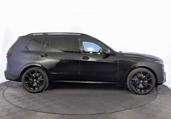 Подержанный автомобиль BMW X7 2024 года (4 фото)