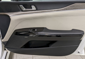 Подержанный автомобиль Kia K5 2022 года (19 фото)