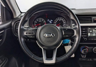 Подержанный автомобиль Kia Rio Sedan 2020 года (21 фото)