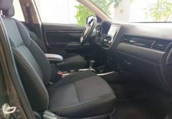 Подержанный автомобиль Mitsubishi Outlander 2020 года (12 фото)