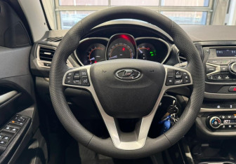 Подержанный автомобиль LADA (ВАЗ) Vesta Sedan 2018 года (17 фото)