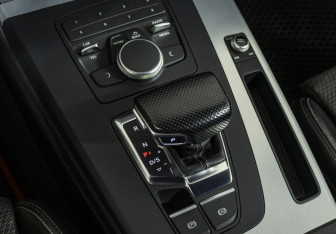 Подержанный автомобиль Audi Q5 2017 года (19 фото)