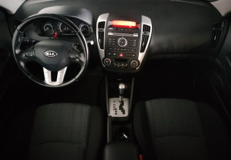 Подержанный автомобиль Kia Ceed Hatchback 2010 года (9 фото)