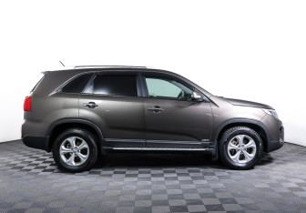 Подержанный автомобиль Kia Sorento 2013 года (4 фото)
