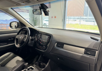 Подержанный автомобиль Mitsubishi Outlander 2013 года (10 фото)
