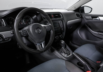 Подержанный автомобиль Volkswagen Jetta Sedan 2013 года (14 фото)
