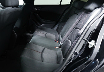 Подержанный автомобиль Mazda 3 Sedan 2017 года (12 фото)