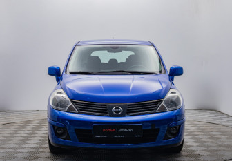 Подержанный автомобиль Nissan Tiida Hatchback 2008 года (8 фото)