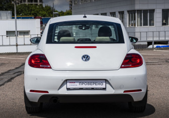 Подержанный автомобиль Volkswagen Beetle Hatchback 2014 года (5 фото)