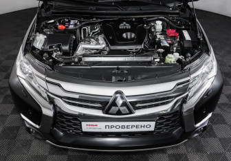 Подержанный автомобиль Mitsubishi Pajero Sport 2017 года (9 фото)