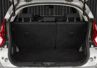 Подержанный автомобиль Nissan Juke 2013 года (6 фото)