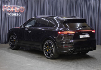 Подержанный автомобиль Porsche Cayenne 2018 года (7 фото)