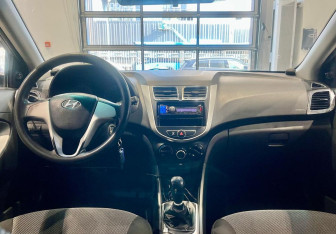 Подержанный автомобиль Hyundai Solaris Hatchback 2012 года (13 фото)
