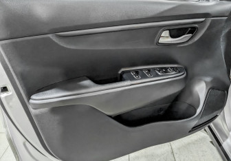 Подержанный автомобиль Kia Rio Hatchback 2021 года (18 фото)