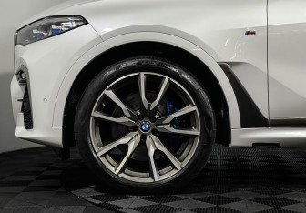 Подержанный автомобиль BMW X7 2019 года (8 фото)